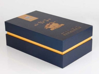 包裝盒定做廠家為您分析，為什么酒盒包裝覆膜后會出現(xiàn)顏色色差？